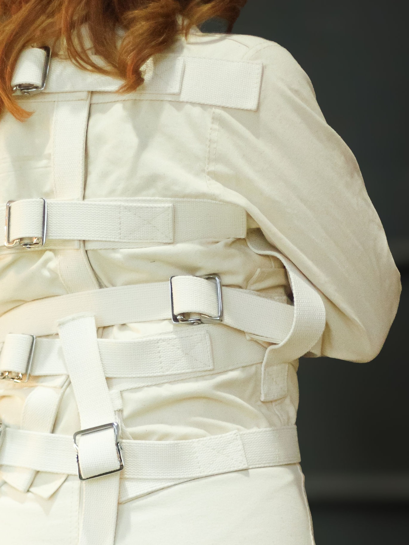 Detail of the arm strap passing through the side control loop